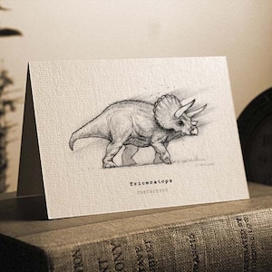 Carte de vœux Triceratops - Impression magnifiquement dessinée - stock de cartes de qualité. GRATUIT pour le Royaume-Uni - Message personnel GRATUIT