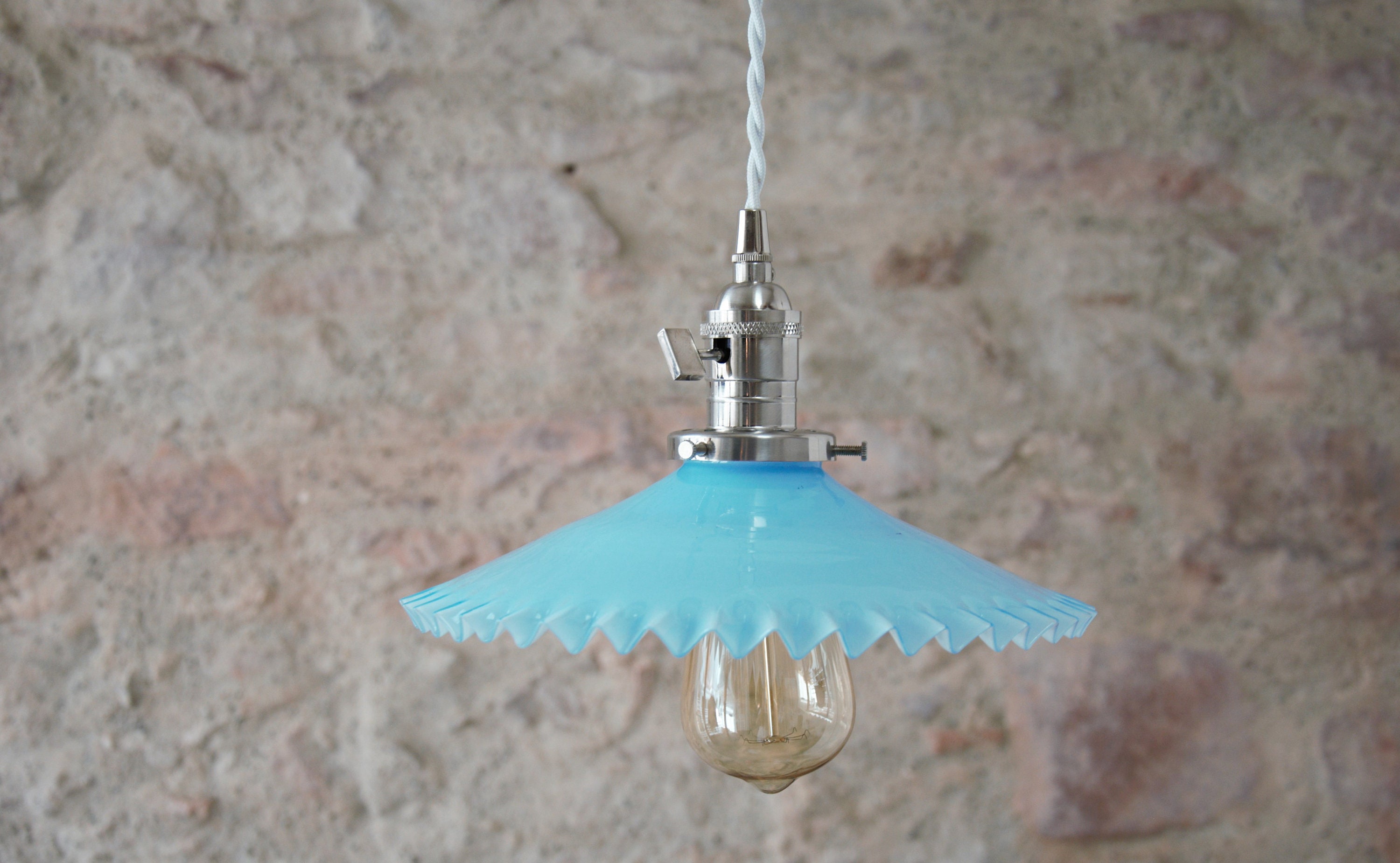 Suspension opaline bleue