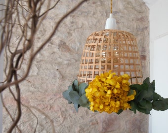 Suspension muselière de veau en rotin et fleurs stabilisées. Pièce unique.