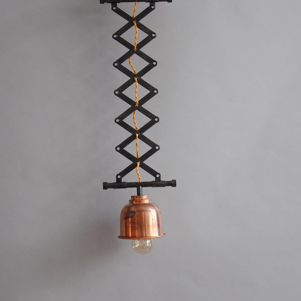 Lampe suspension ciseaux industrielle acier et cuivre.