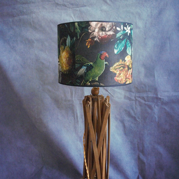 Lampe à poser dévidoir à laine en bois ancien, lampe salon originale, lampe abat-jour design.