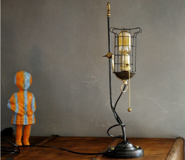 Lampe d'atelier Vintage en Fonte et Laiton , Abat-Jour Cage.