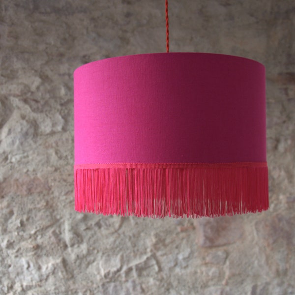 Suspension abat-jour "boho style" double face : lin fushia et tissu fleuri.