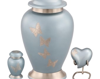 Urna funeraria Mariposa Azul Cielo: Urna conmemorativa de latón grabada a mano