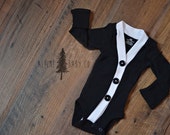 Schwarzer Cardigan - Outdoor-Bekleidung für Baby-Dusche-Geschenk - Woodland - Coming Home-Ausstattung - Urlaub Apparel-