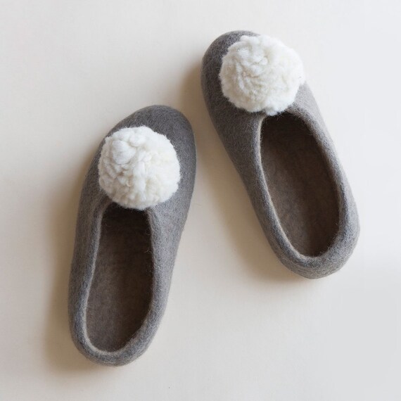women's slippers with pom poms
