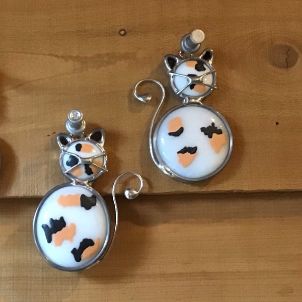 WHITE Calico Cat Kitten Glass Cat NUGGET CRITTER , Christmas Ornament, Pet Memorial, Gift Tag, Wine Glass Charm, Rear View Mirror Hanging*