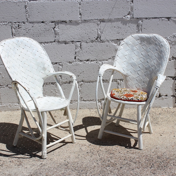 2 chaises vintage françaises en bambou et châtaignier - Pascal Raffier « Le Corbusier » années 50