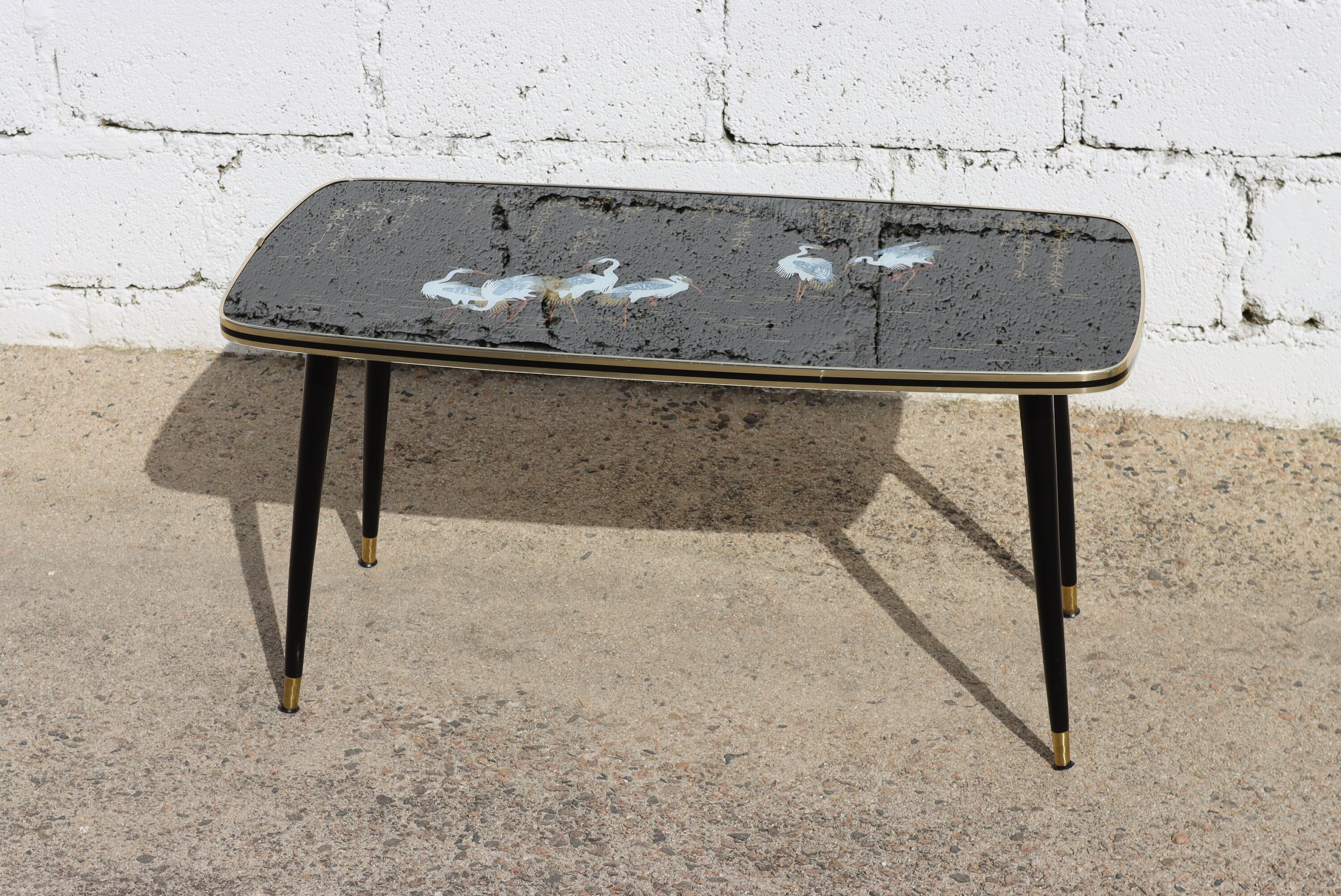 Français Mid-Century Table Basse en Verre-Laiton-Table d'appoint Vintage avec Peinture de Motif Noir