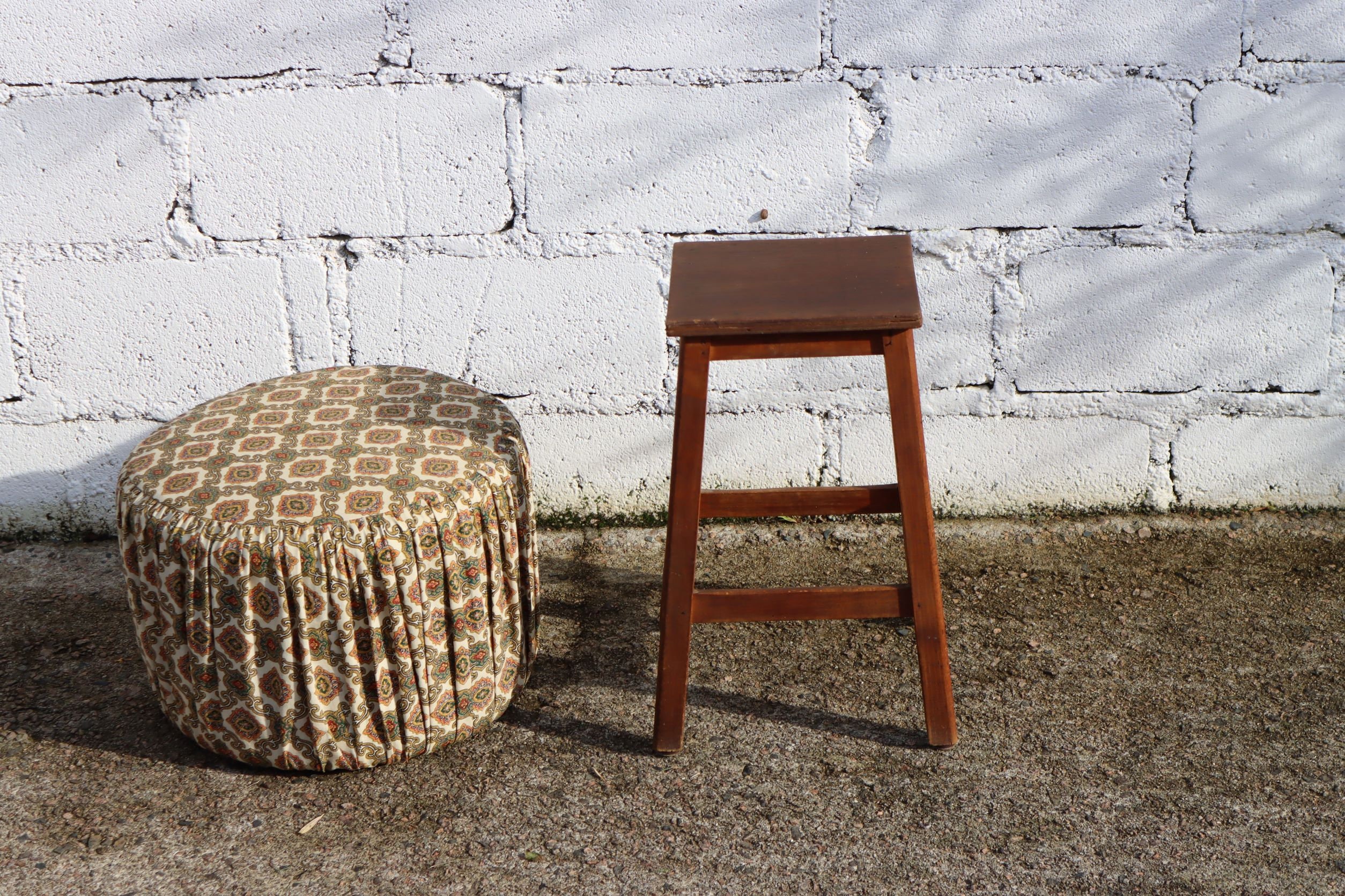 tabouret carré en bois vintage français, siège à quatre pieds, support pour plante, console de couloir - années 60