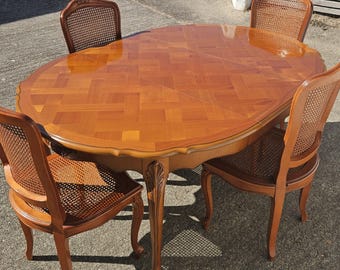 新品同様 - フランス製ヴィンテージ象嵌細工ダイニングテーブル - 伸長式チェリー材テーブル - ルイ15世様式 - 80年代