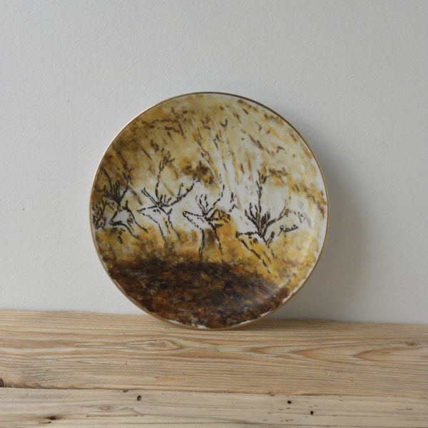 Handpainted plate  Grotte de Lascaux-Montingnac   Stag head   Deer Head  Souvenir de Dordogne  Cave paintings of deer