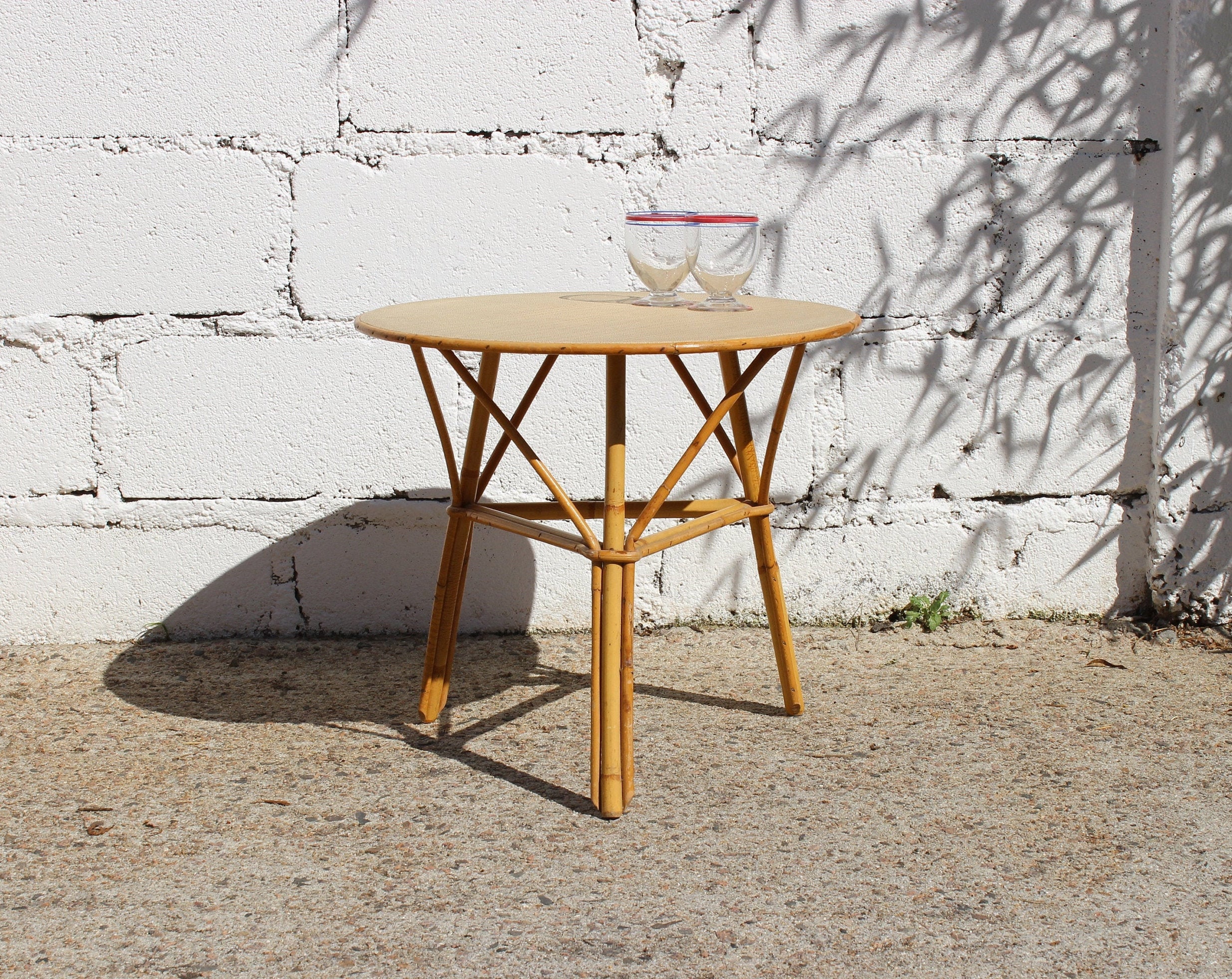 Français Vintage Bamboo Coffee Table - d'appoint de Patio en Bambou à 3 Pattes Années 60