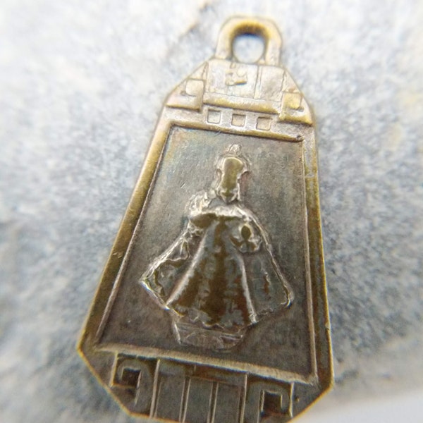 1 Pc Vintage Infant of Prague Charm Medal • Souvenir de Tongres Art Deco Catholic Religious