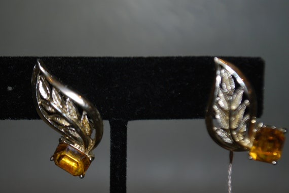 Vintage Leaf Clip on Earrings With Gold Colored Stone