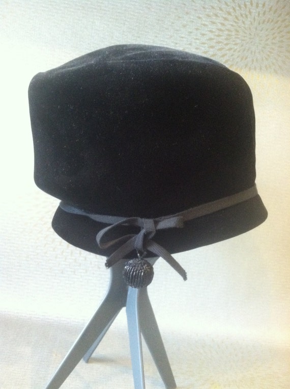 GORGEOUS vintage black hat​ Vintage Black Raffia hat with Black Long Black Ribbon 21  main image 4