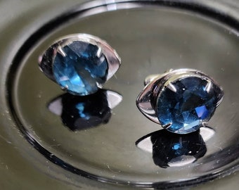 Silvertone and Blue Stone Men's Cufflinks 104s
