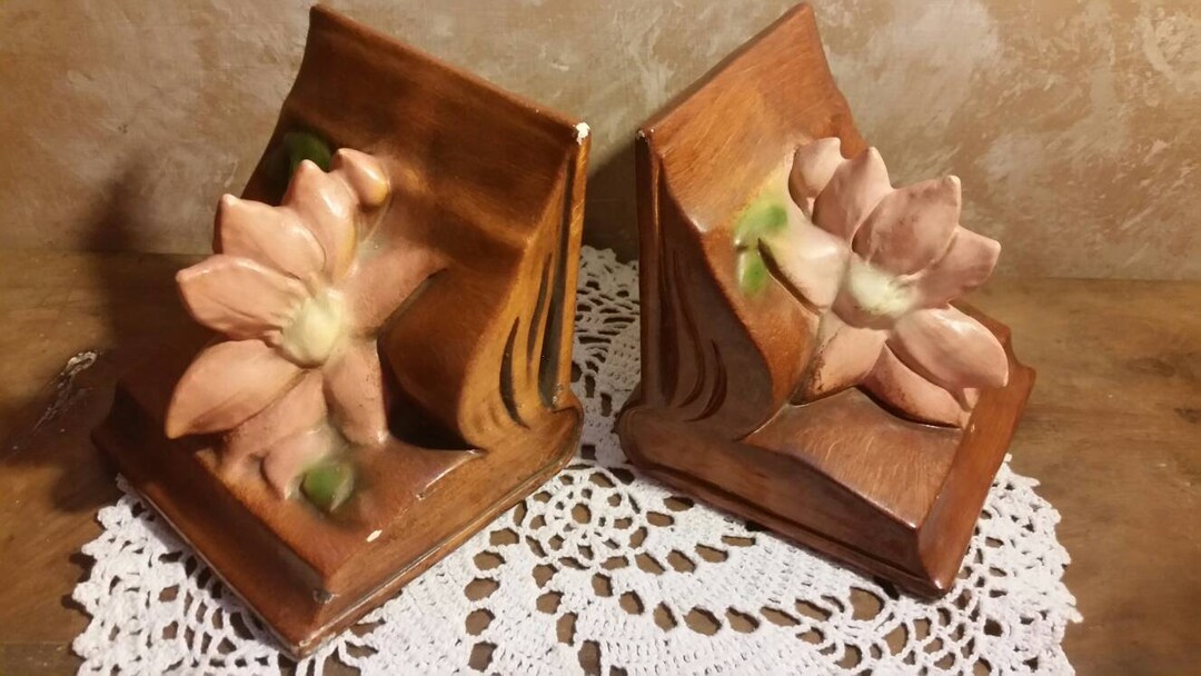 Home Decor Associates, Inc Floral Chalk ware Bookends tr7549 Etsy.de