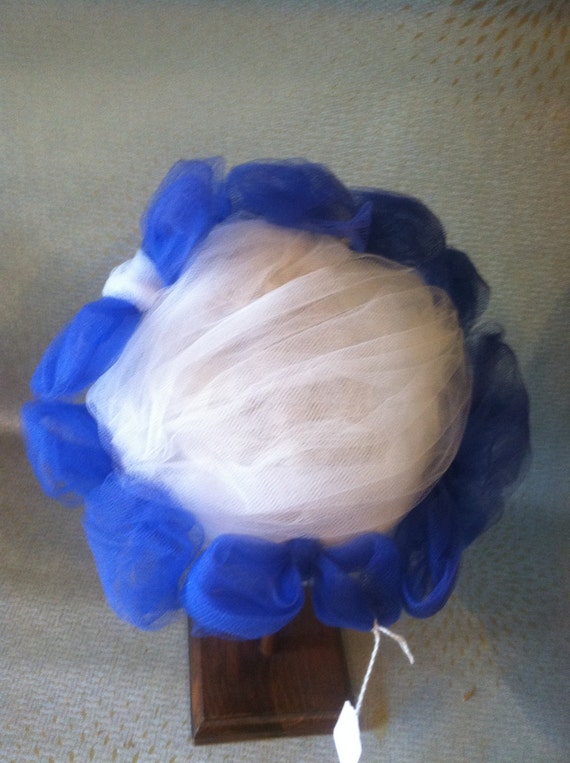 Ladies blue and white vintage skullcap hat - image 1