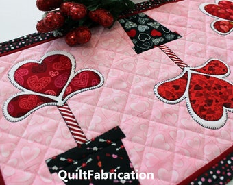 Liebe in Blüte, Valentinstag Herz Tischläufer, Einfache Applikation, PDF Download, Anfänger Quilt Anleitung