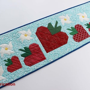 Strawberry Love Table Runner, Beginner Quilt Pattern, Instant PDF Download