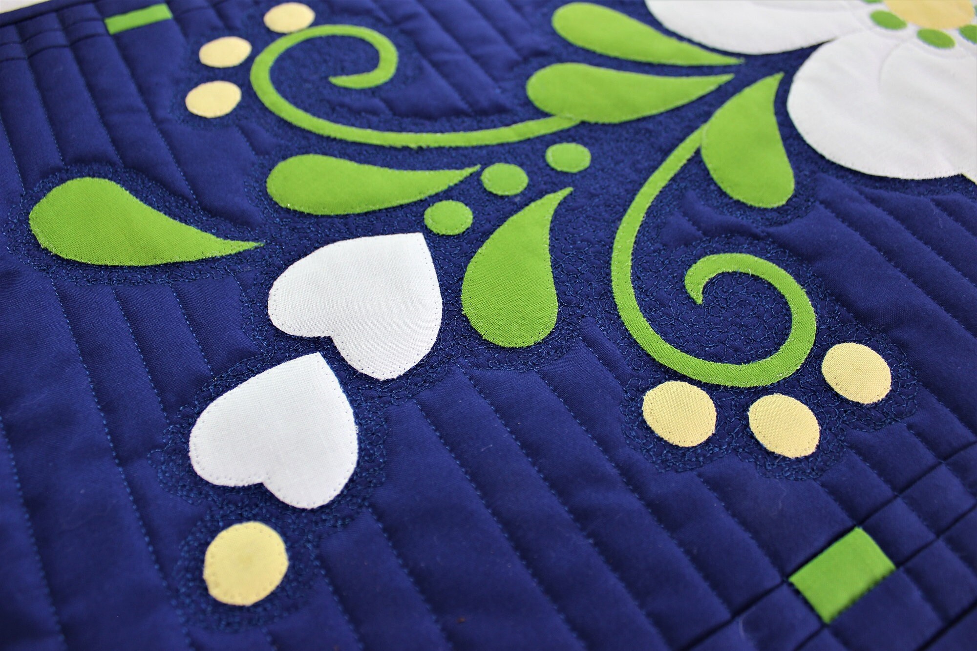 Floral Applique Table Runner Pattern: Beginner Quilt Decor (PDF ...