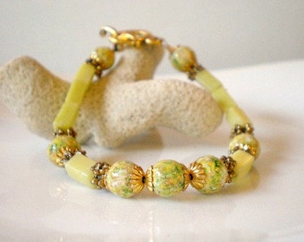 Hand Painted Lime Green and Daisy Flower Beads Bracelet, Wood Beads and Rectangular Lime Yellow Stone Beads Bracelet, Summer Bangle