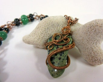 Necklace - Green and Black Dalmatian Stone, Copper Wire Weave Pendant, Emerald Green Agate and Black Onyx Beads, Hammered Copper Links Chain