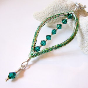 Green Leaf Necklace, Sparkly Faceted Green Crystals Leaf Pendant, Open Space Silver Tone Leaf Jewelry, Sparkly Green Necklace