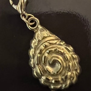 Fashion Goldtone Bracelet/ Necklace/Purse Spiral Shell Charm
