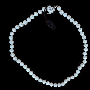 Fashion Jewelry Silvertone Clasp Pearl Necklace -Pretty
