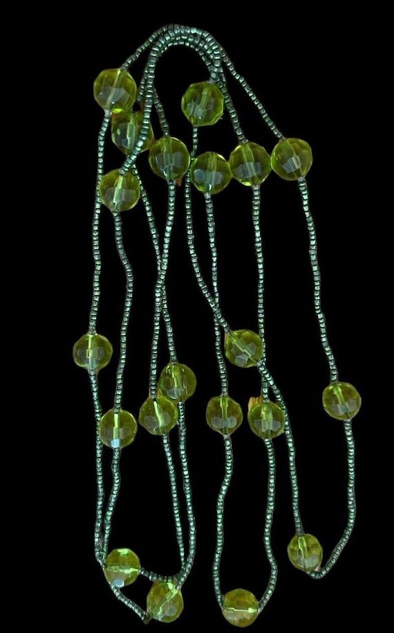 Vintage Beautiful Lime Green Glass & Seed Bead Nec