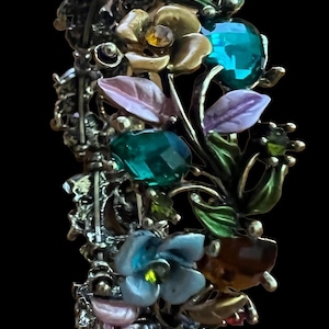 Fashion Jewelry Gold tone Flower Colored Stone Bracelet