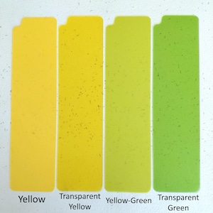 Pu&ograve; includere: Quattro campioni rettangolari di colore giallo e verde con bordi superiori arrotondati. I campioni sono etichettati "Yellow", "Transparent Yellow", "Yellow-Green" e "Transparent Green". I campioni sono su sfondo bianco.