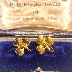 Antique Edwardian 9ct Gold Shamrock Clover Screw Back Earrings, Irish Jewellery, c.1901–1910, 1.6g