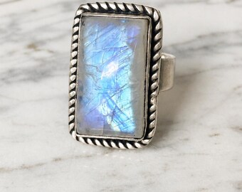 Anello vintage audace con cabochon rettangolare in pietra di luna e argento sterling 925, realizzato a mano.