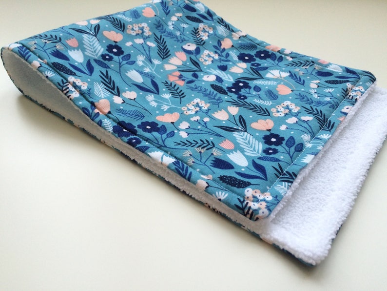 Blue Floral Burp Cloth, Baby Shower Gift, Spit up Rag, Flowers Burpie