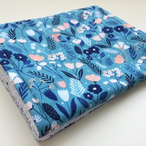 Blue floral burp cloth, Baby shower gift, Spit up rag, Flowers burpie, Pretty burp cloth, Nappy bag essential, Baby burping cloth, Girl gift