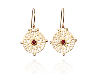 Aspera dangle earrings - Inspired by corals and made from 925 sterling silver with 18K gold plating and red garnet gemstones