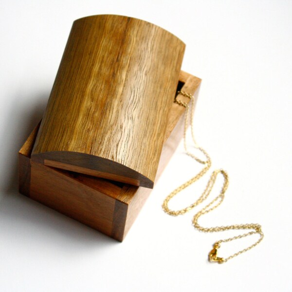 Wooden trinket box / jewellery box handmade from Australian Mountain Ash wood by Joe Costatino