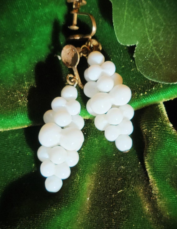 Vintage white Beaded Grapes screw back Earrings