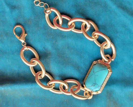Turquoise Bracelet w/ Gold tone Links - image 1