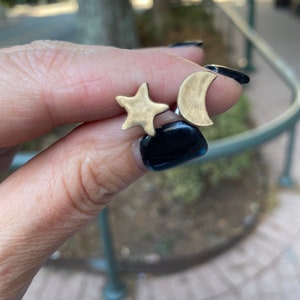 Clous d&#39;oreilles, clous d&#39;oreilles lune et étoile, minimaliste, céleste