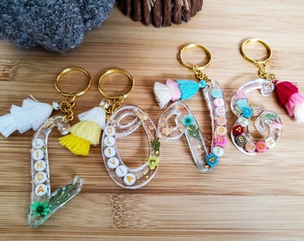 Personalized Floral Letter Keychains - Gift for Her - Mother's Day Gift - Birthday Gift - Assorted Colors - Resin Keyring - Natural Elements