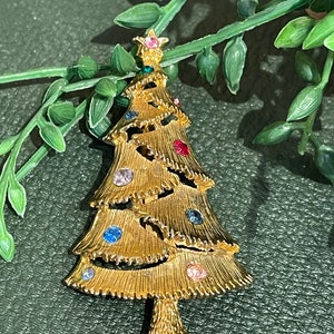Vintage Christmas tree pin