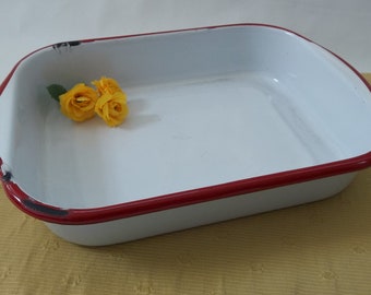 Vintage Red and White Enamel Baking Dish Pan; 8 x 10 Oblong Enamelware Baking Dish; Rustic Vintage Farmhouse Decor; Kitchen Decor