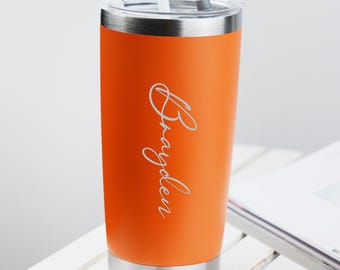 20 Unzen Urlaub Becher, Mädchen Reise Geschenke, personalisierte Weinbecher, Brautjungfer Geschenk, Geschenke für Frauen, Laser graviert Becher 25081602