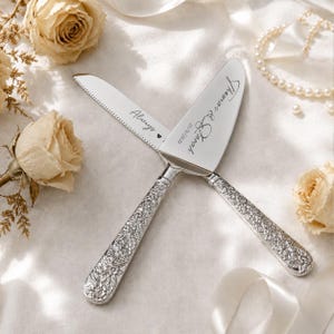 Knivset för bröllopstårtor i guld eller silver, specialgraverade namn och datum, vintage blommiga reliefhandtag, present till brudtärna/bröllopspresent