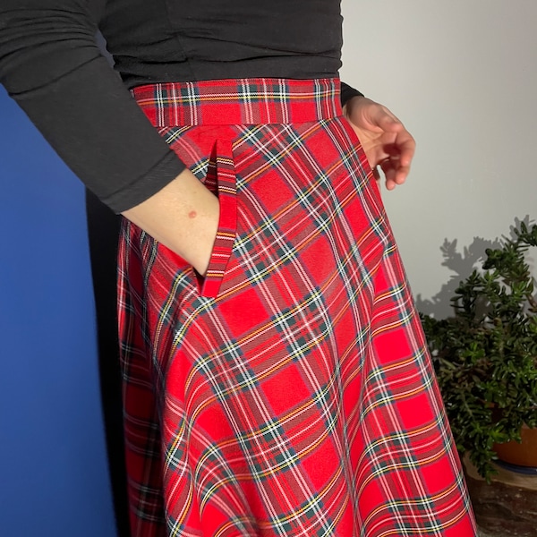 Tailored Tartan Circle Skirt. Optional pockets. Made to measure. Adjustable Waist. Fully Lined.   Red Tartan- Royal Stewart.