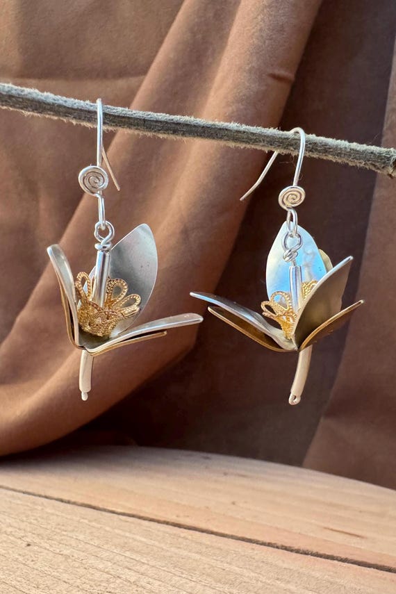 Silversmith Trillium Flower Earrings: Sterling Silver Brass